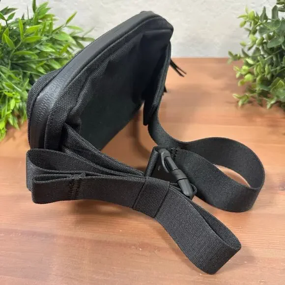 Nobull Black Belt Waist Bag Fanny Pack - Picture 2 of 8